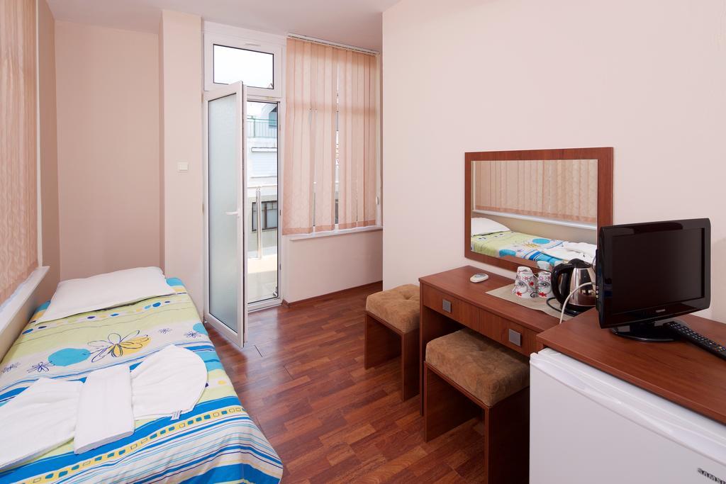 Red House Guest House Nesebar Rum bild